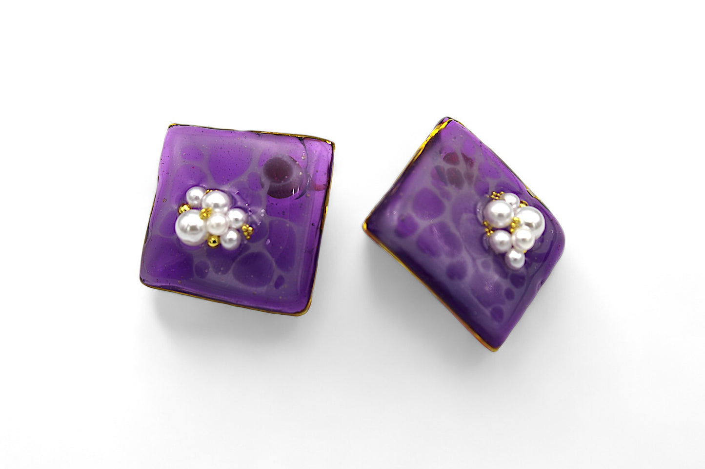 Carré violet perlé