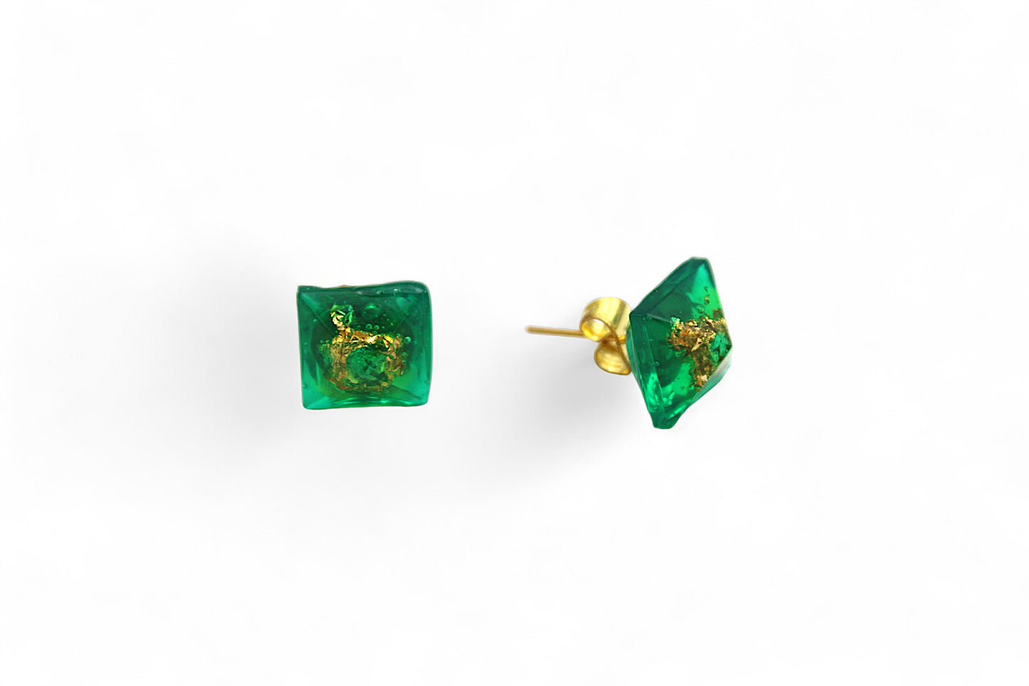 Pyramide Verte et Feuilles d'Or