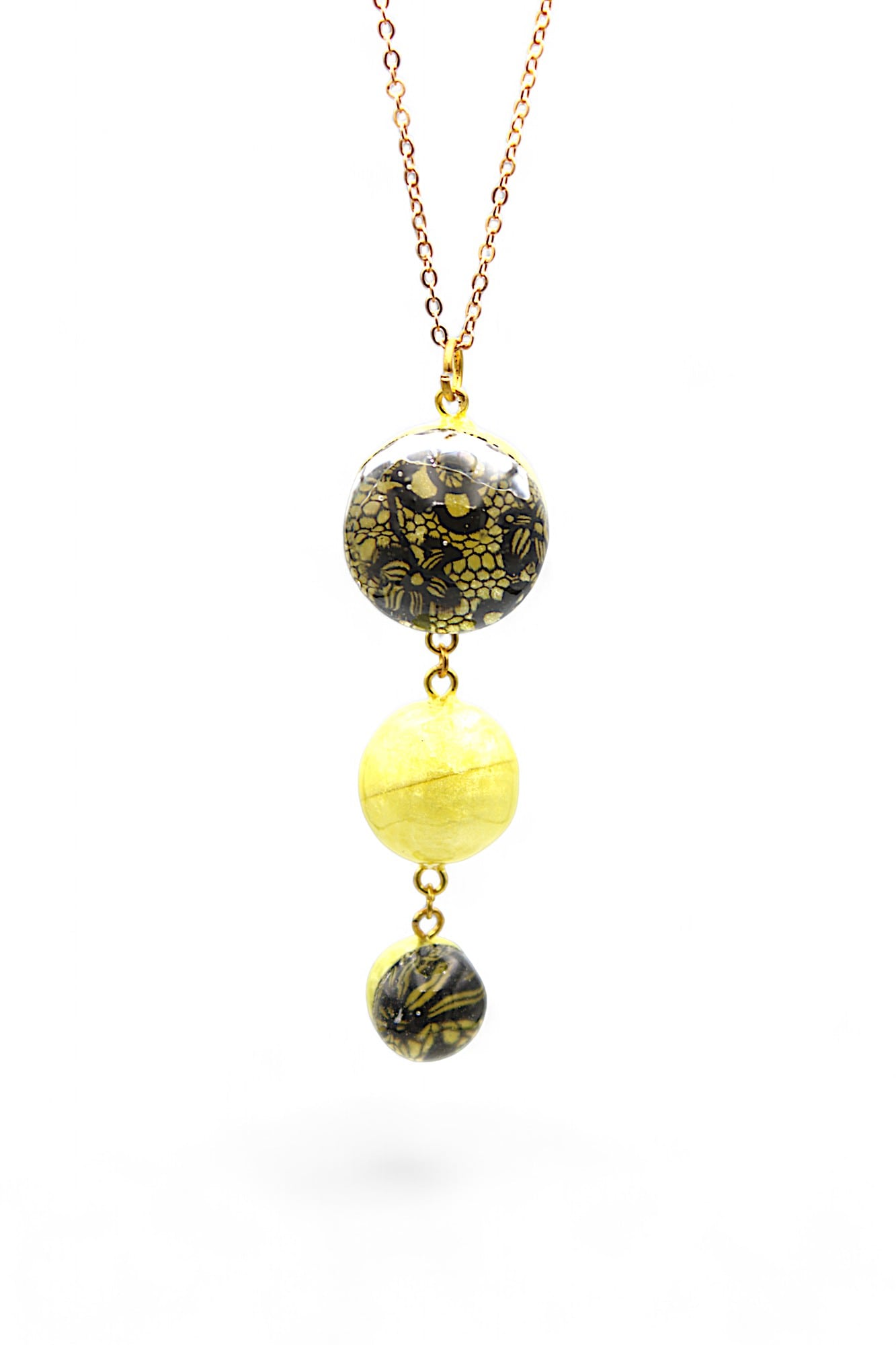 Sphère Jaune De Dentelle Noire