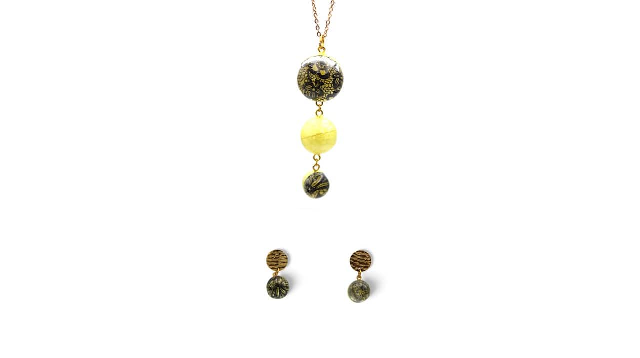 Sphère Jaune De Dentelle Noire