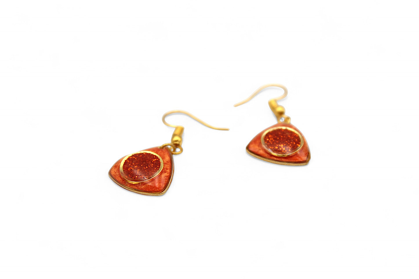 Triangles oranges et paillettes