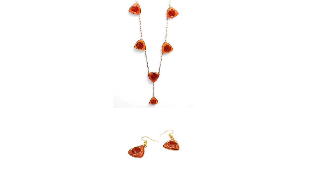 Triangles oranges et paillettes