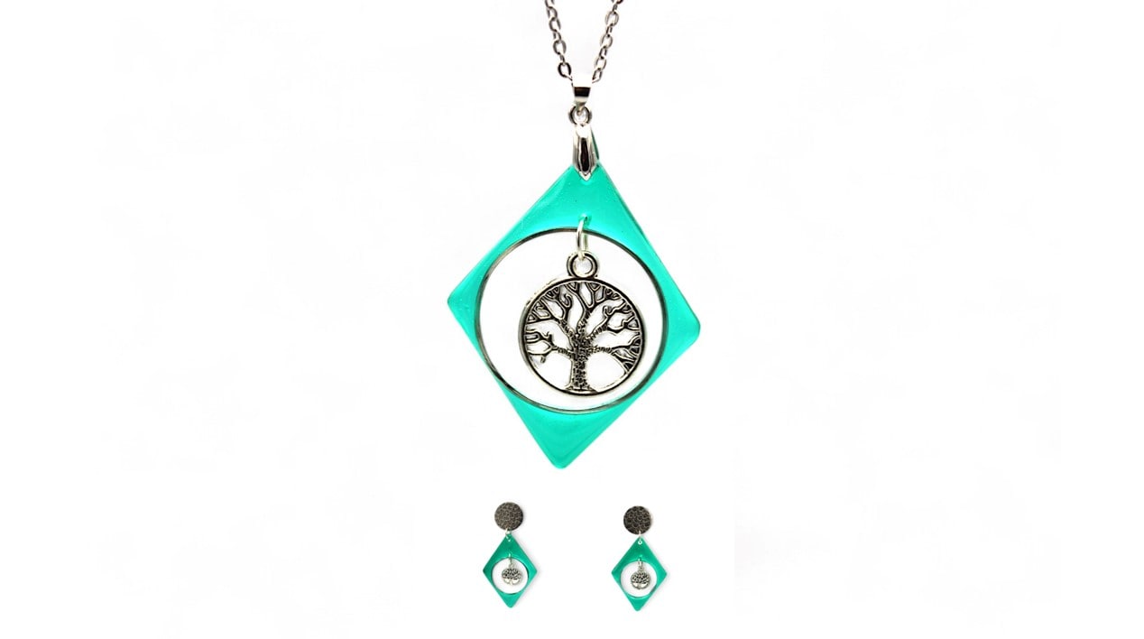 Arbre de Vie dans son Ecrin de Verdure