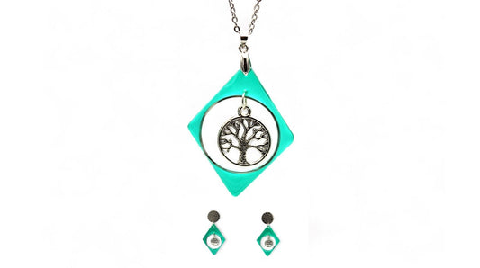 Arbre de Vie dans son Ecrin de Verdure